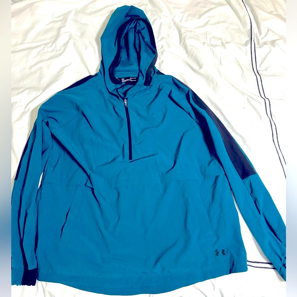 Under Armour size small windbreaker, excellent condition